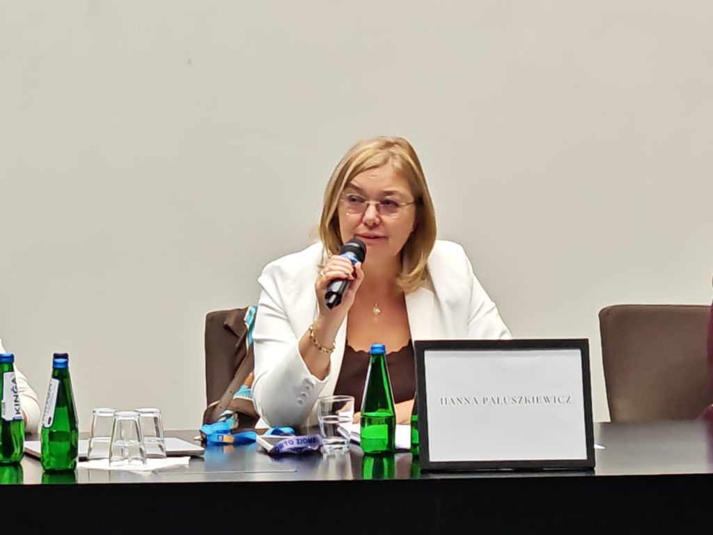 Referat prof. Hanny Paluszkiewicz podczas sesji plenarnej X Zjazdu Katedr i Zakładów Postępowania Karnego